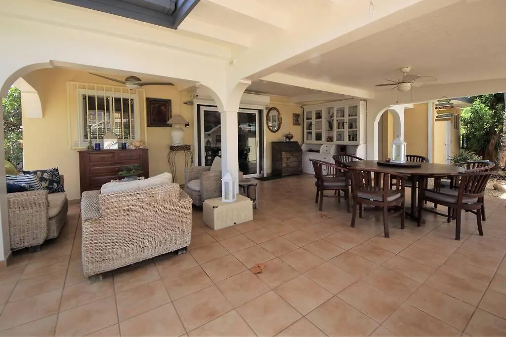 Paradera Paradise - Your Ultimate 5-Bedroom Getaway